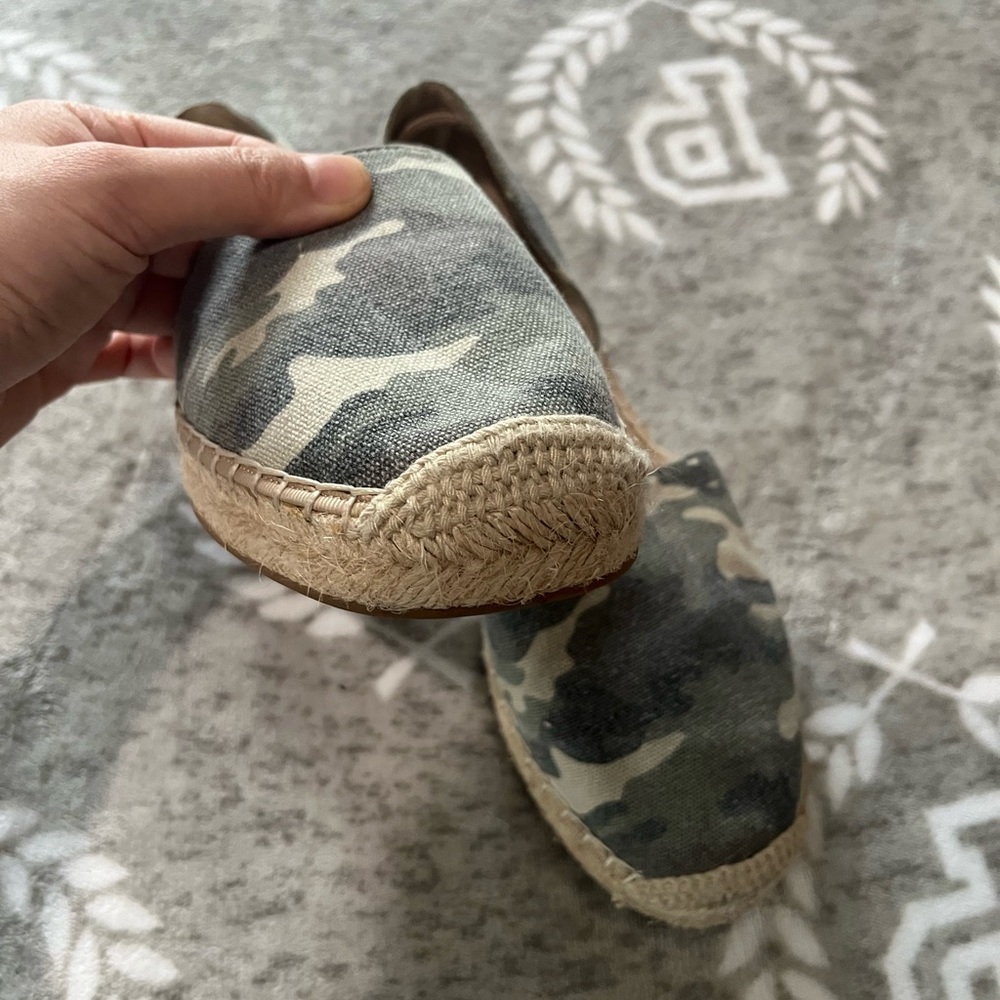 Steve Madden green camouflage linen blend espadrilles - Picture 2 of 6